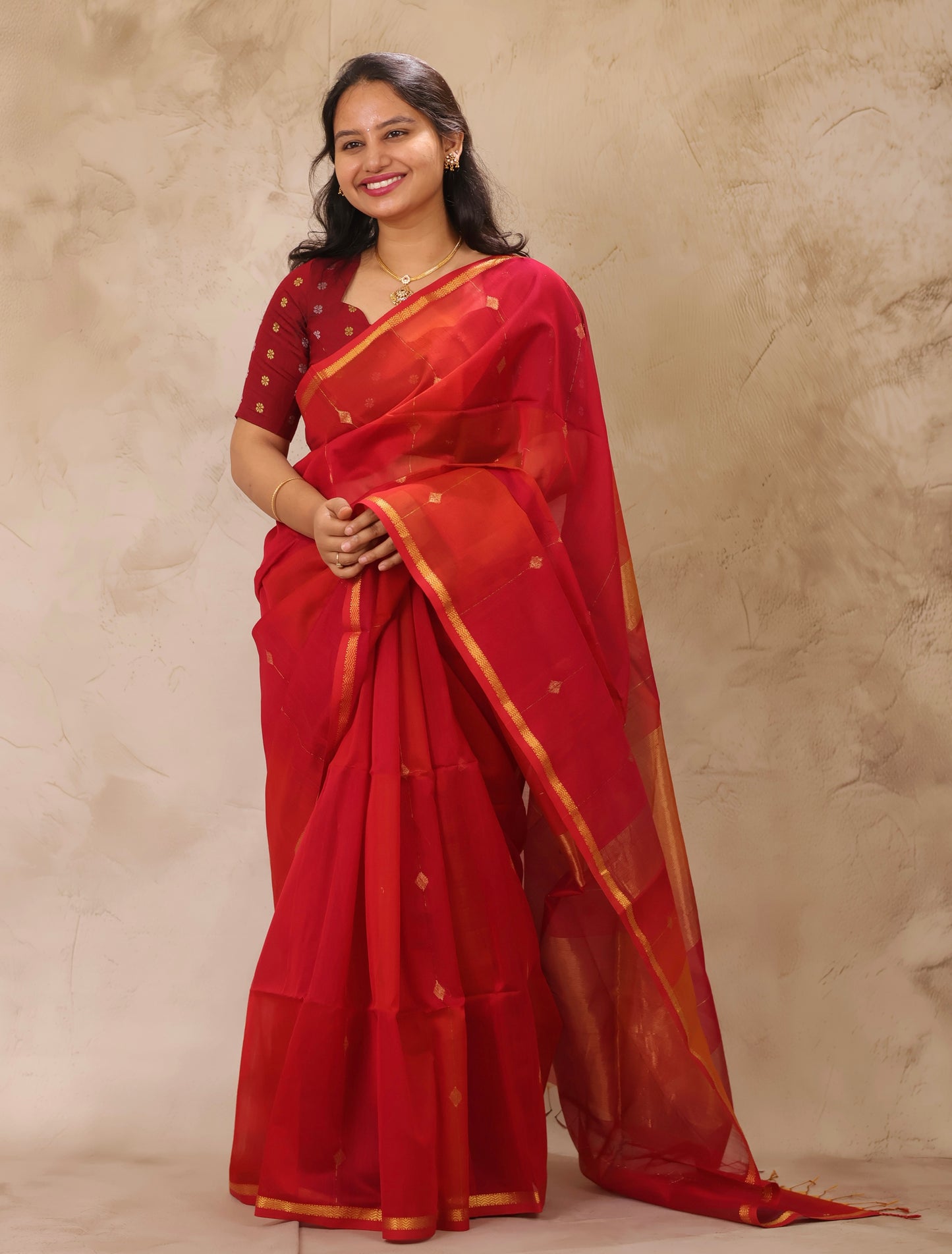 Red Dual Tone Handloom Maheswari Silk Cotton Sarees | Looms & Tassels