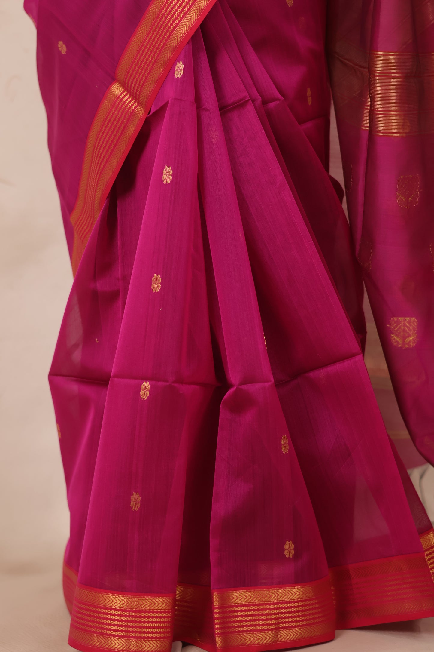 Magenta Handloom Maheswari Silk Cotton Sarees | Looms & Tassels