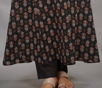 Black Plain Cotton Narrow Pant