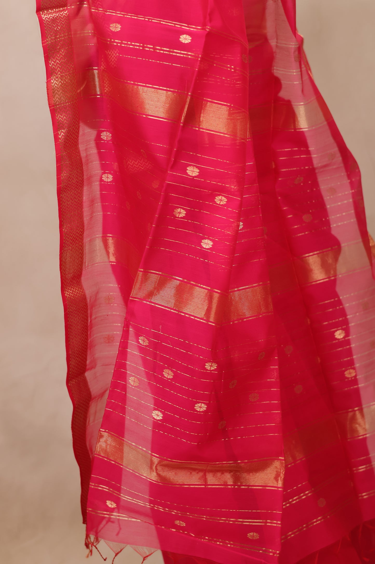Rani Pink Handloom Maheswari Silk Cotton Sarees | Looms & Tassels