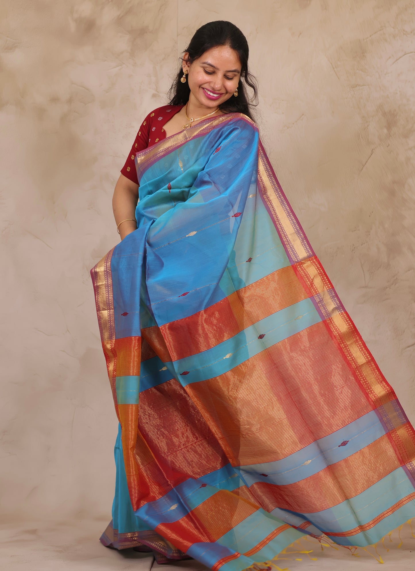 Dual Shade Blue Handloom Maheswari Silk Cotton Sarees | Looms & Tassels
