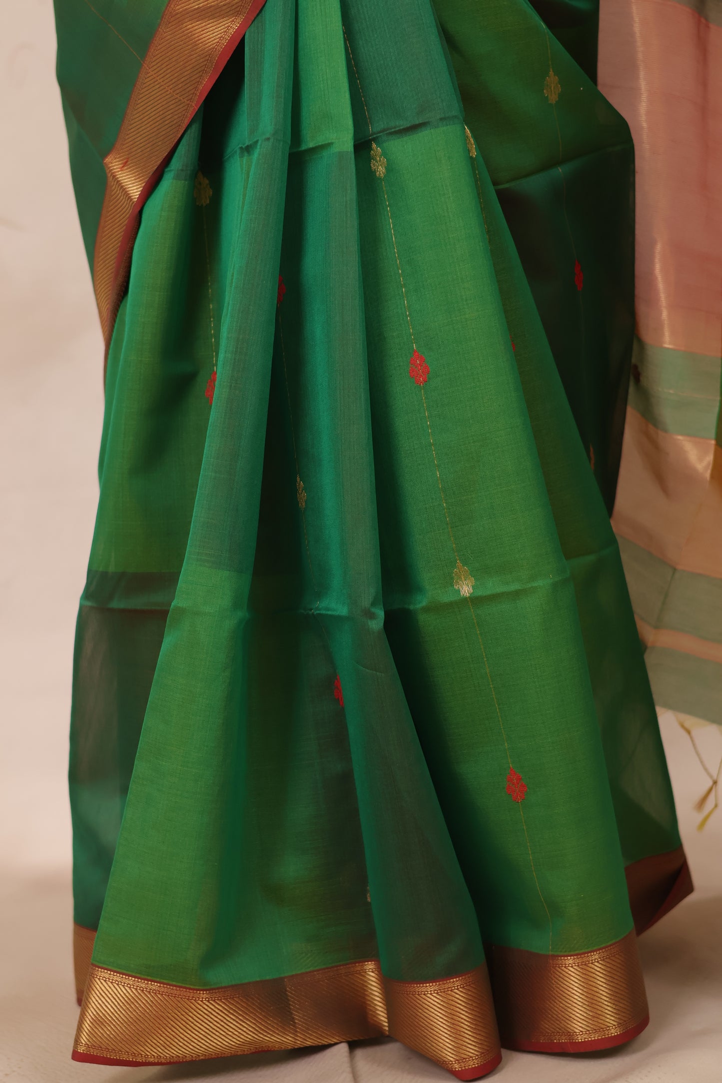 Green Dual Tone Handloom Maheswari Silk Cotton Sarees | Looms & Tassels