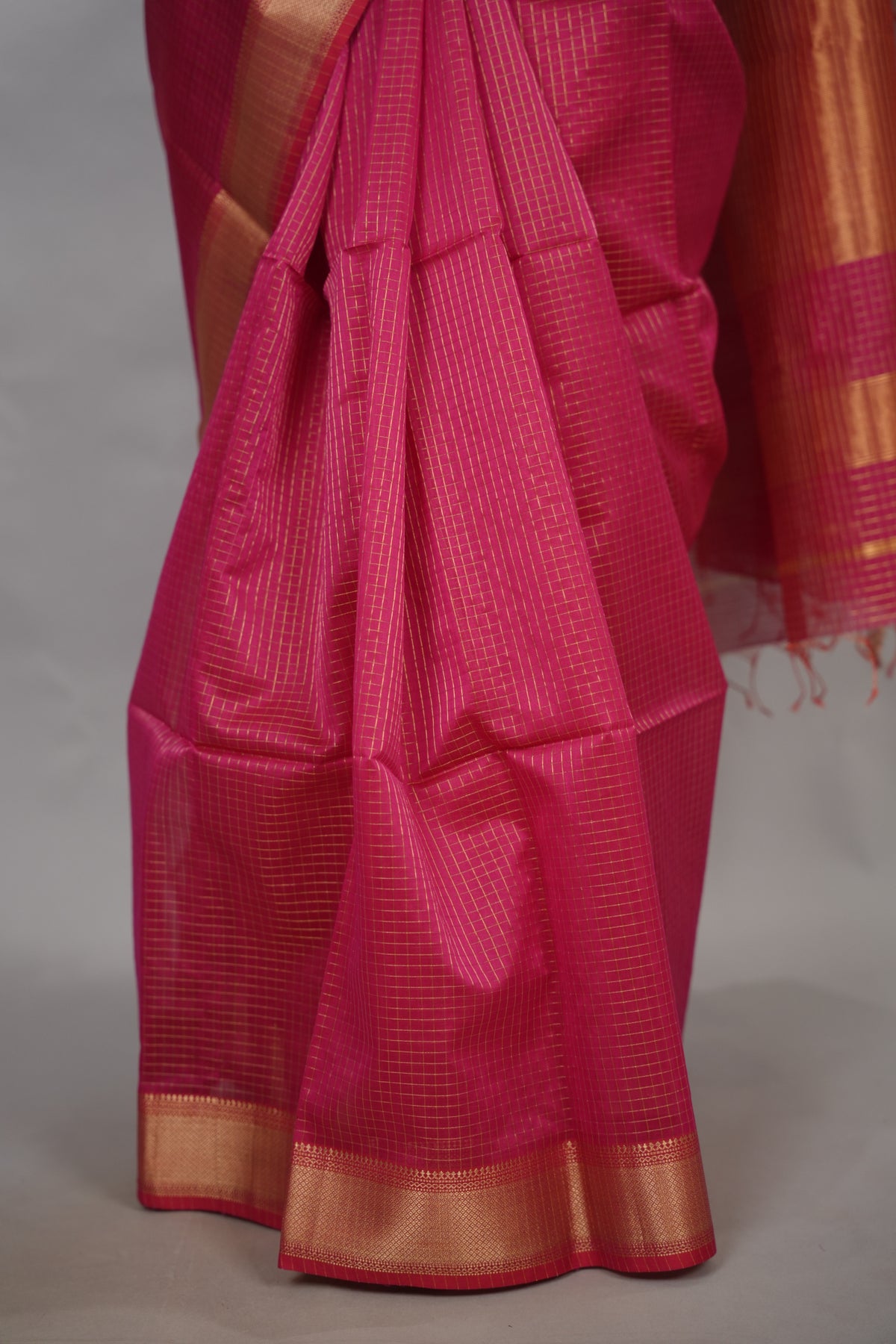 Pink Checks Handloom Maheswari Silk Cotton Sarees | Looms & Tassels