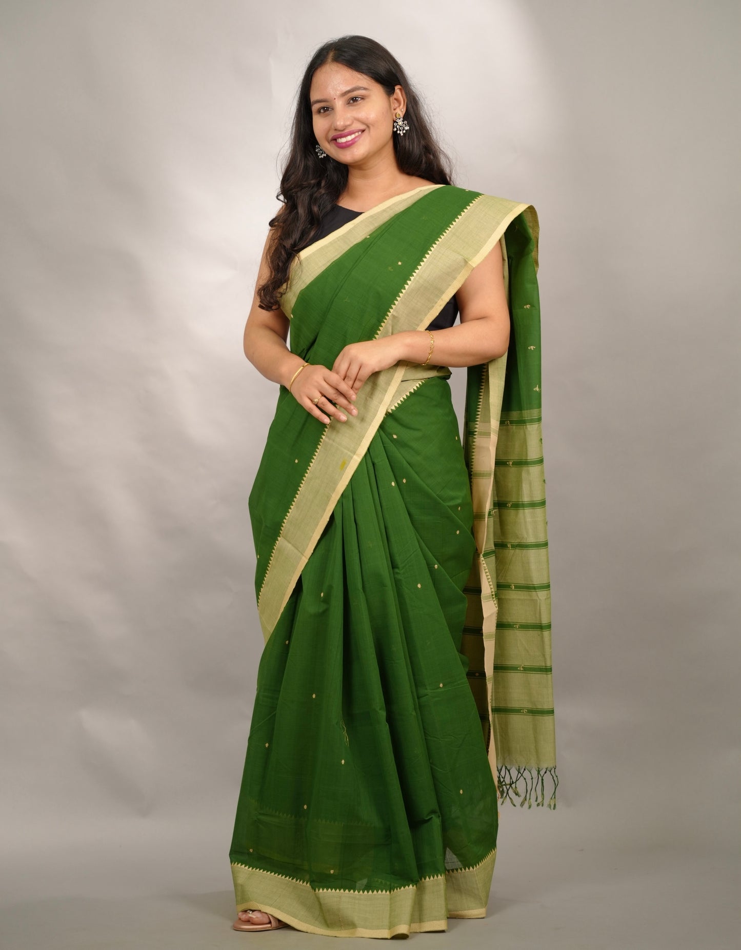 Green handloom venkatagiri cotton saree Without Blouse | Looms & Tassels