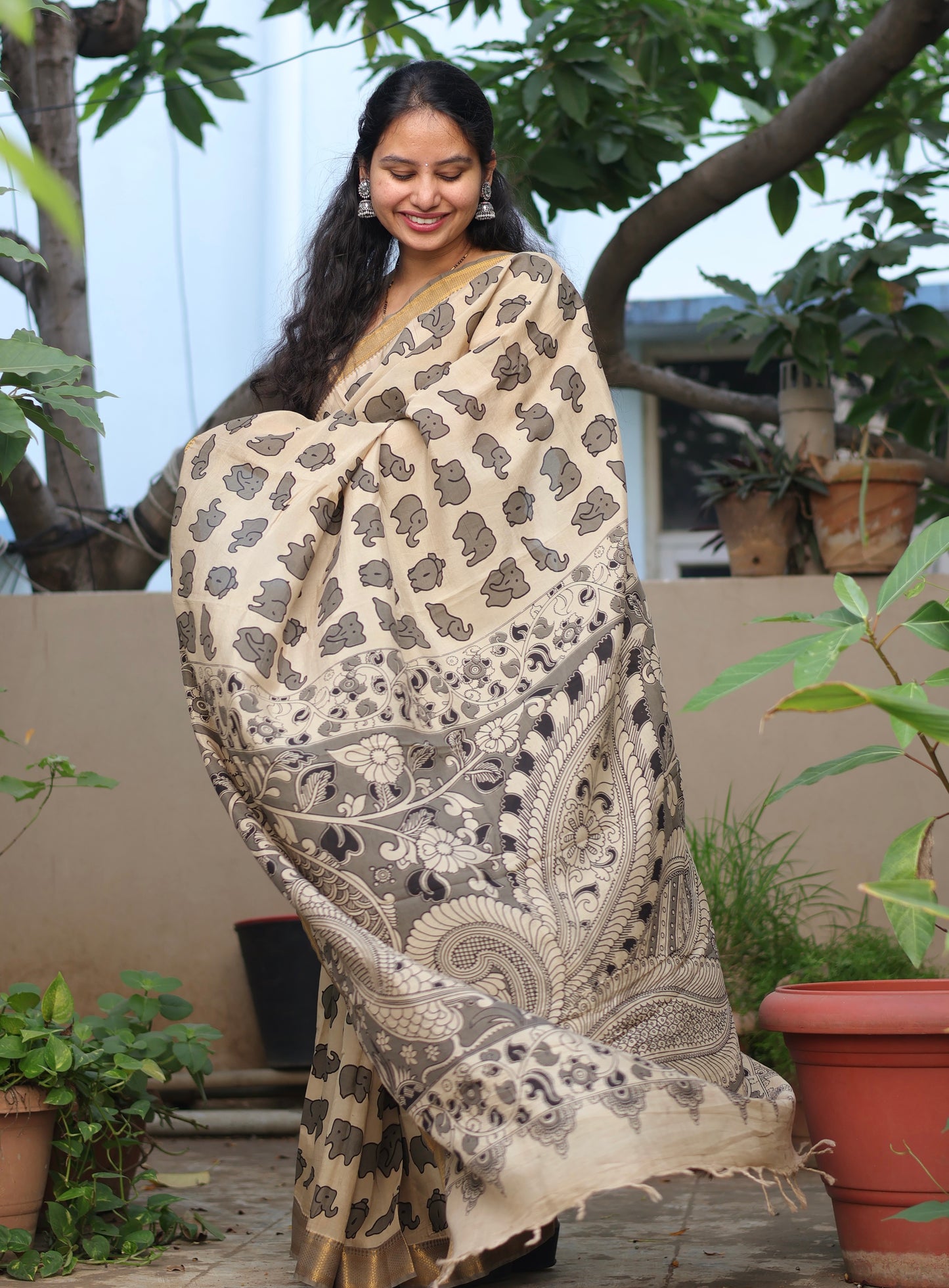 Cream & Grey Elephant Kalamkari Silk Handcrafted Nizam Border Saree