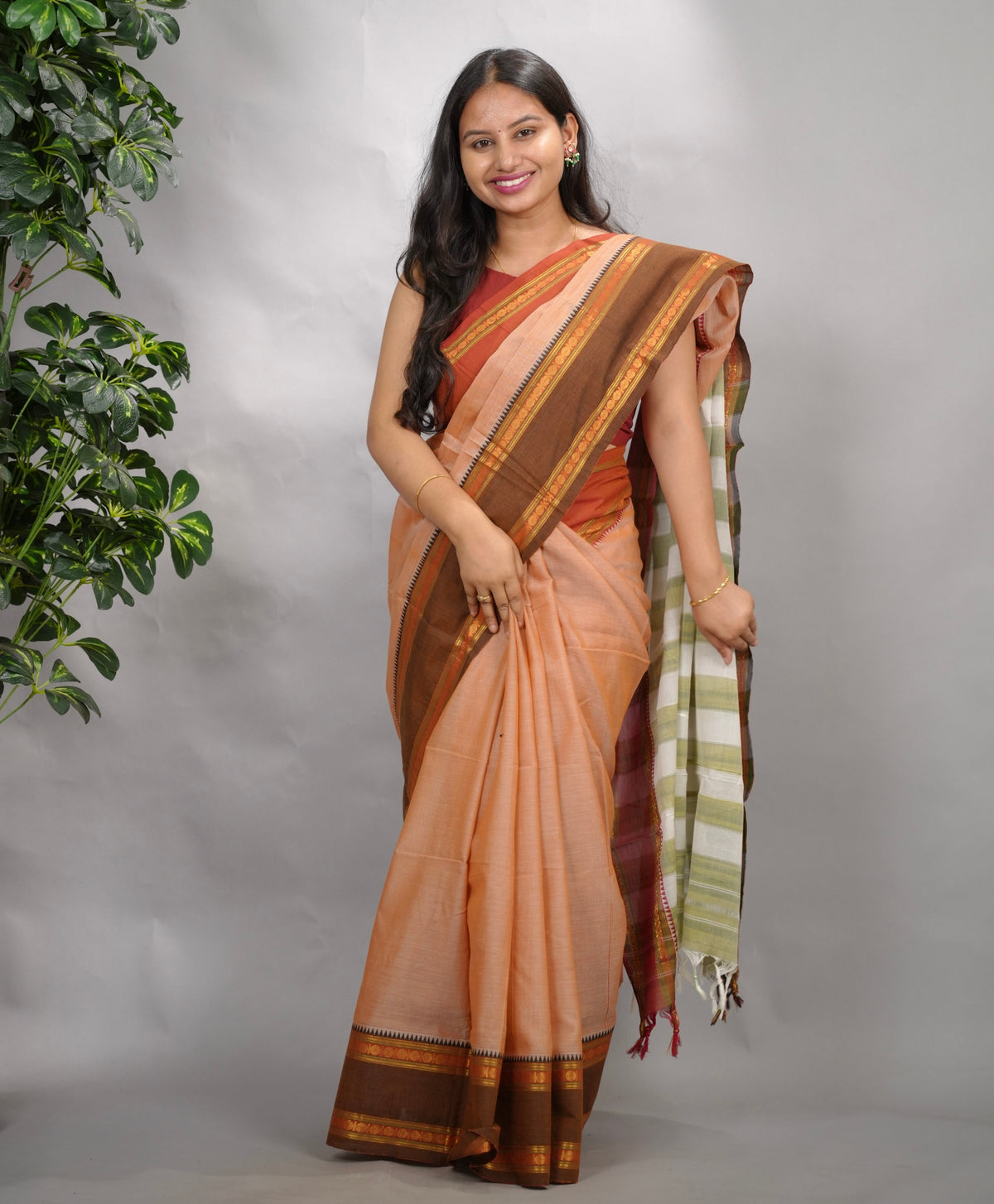 Peach Narayanpet Cotton Saree With Ganga And Jamuna Border | Looms & Tassels