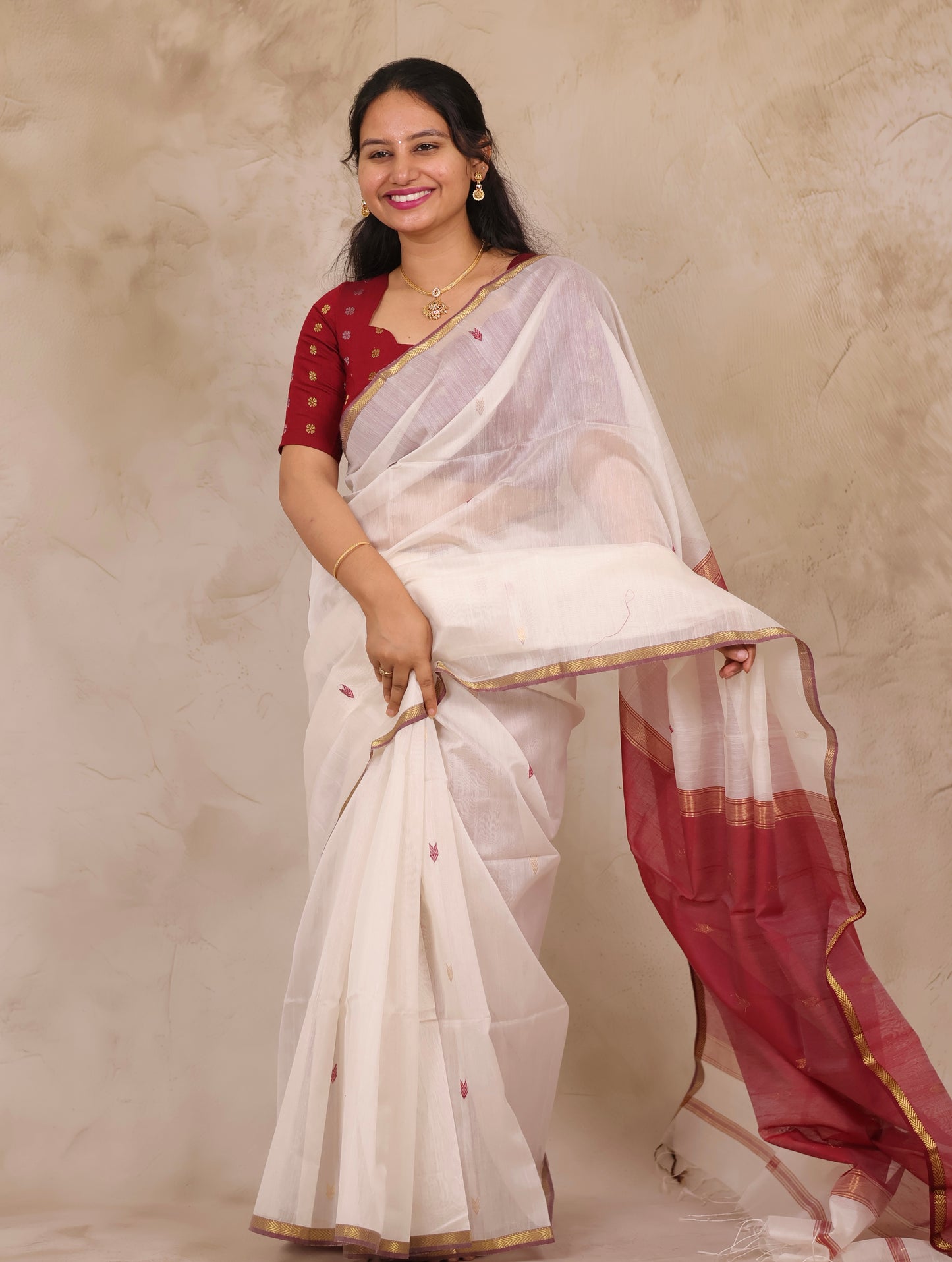 White & Maroon Handloom Maheswari Silk Cotton Sarees | Looms & Tassels