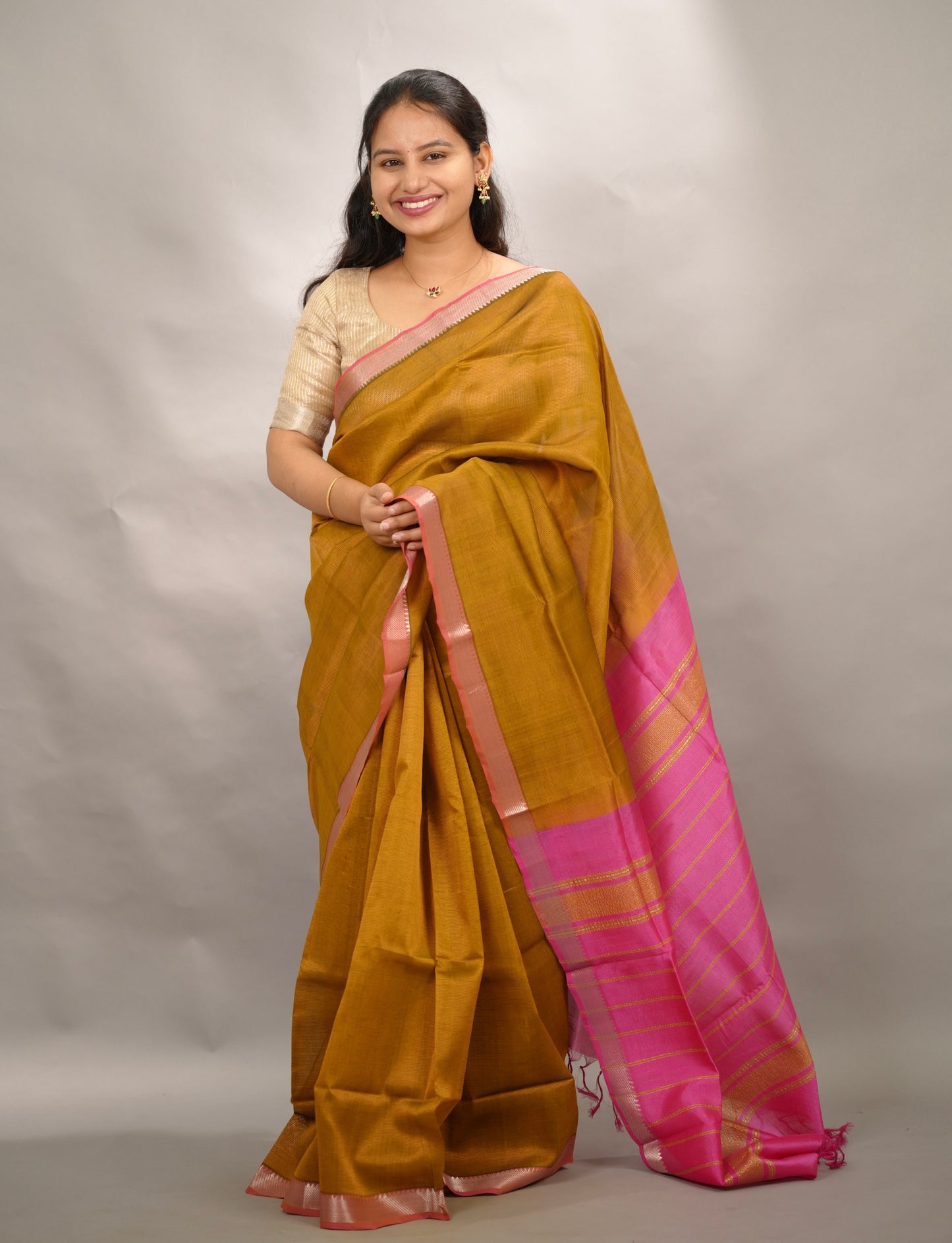 Gold Handloom Mangalagiri Silk Saree| Looms & Tassels
