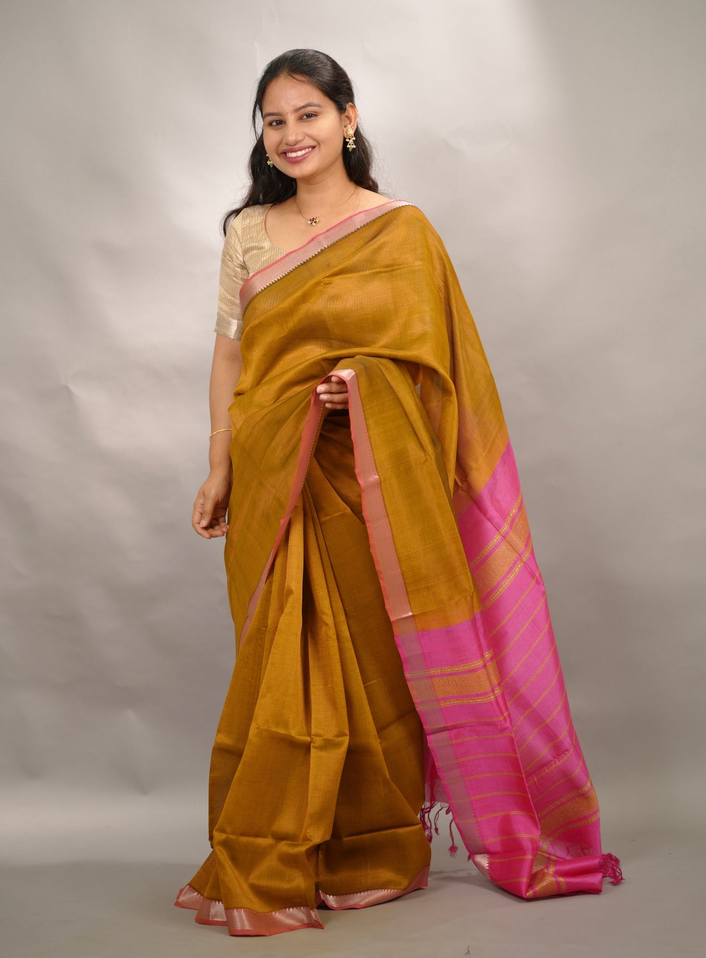 Gold Handloom Mangalagiri Silk Saree| Looms & Tassels