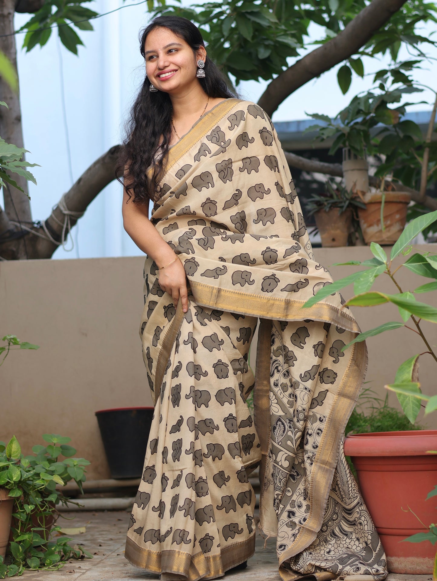 Cream & Grey Elephant Kalamkari Silk Handcrafted Nizam Border Saree