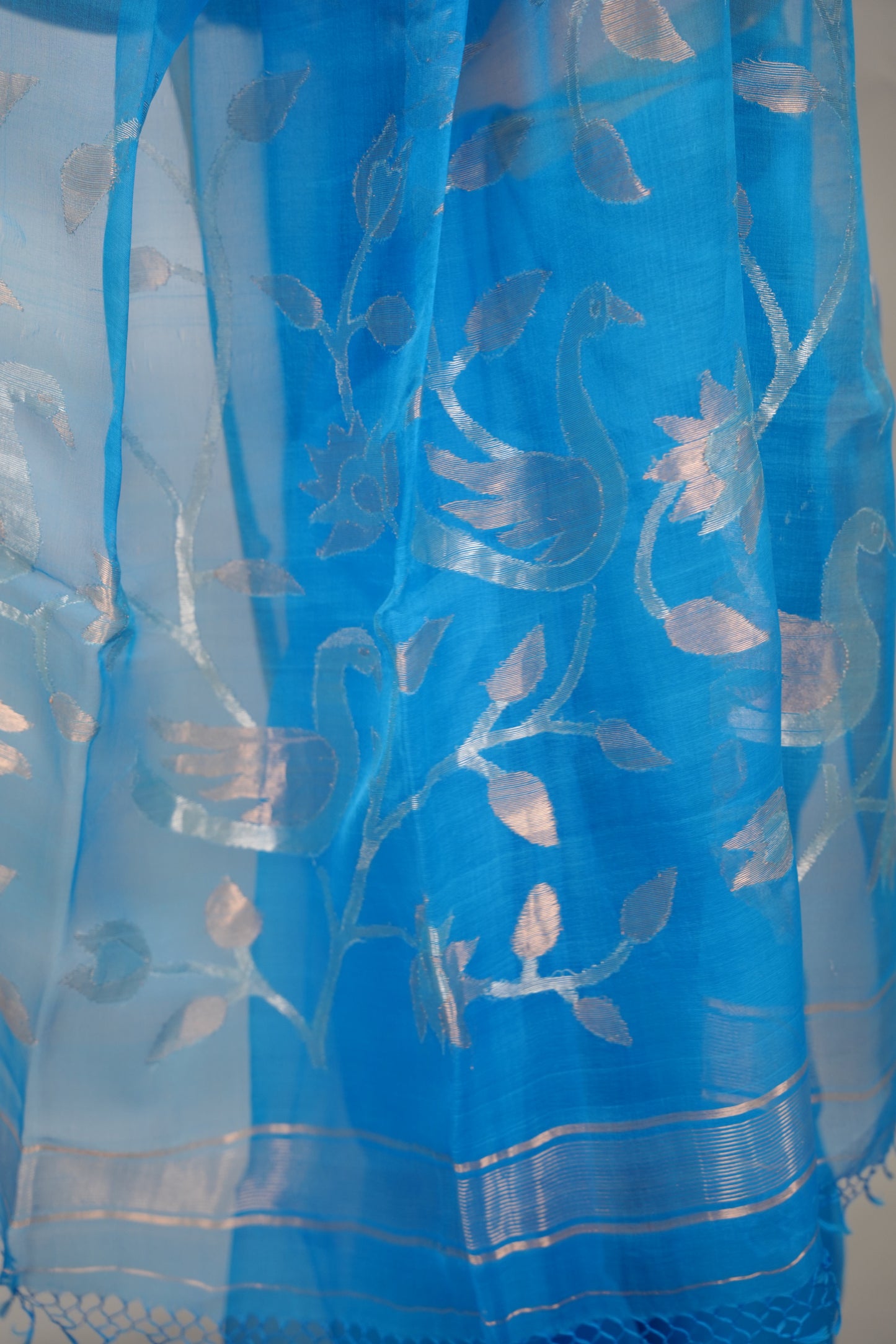 Blue Handloom Muslin Silk Saree With jamdhani weaving | Looms & Tassels