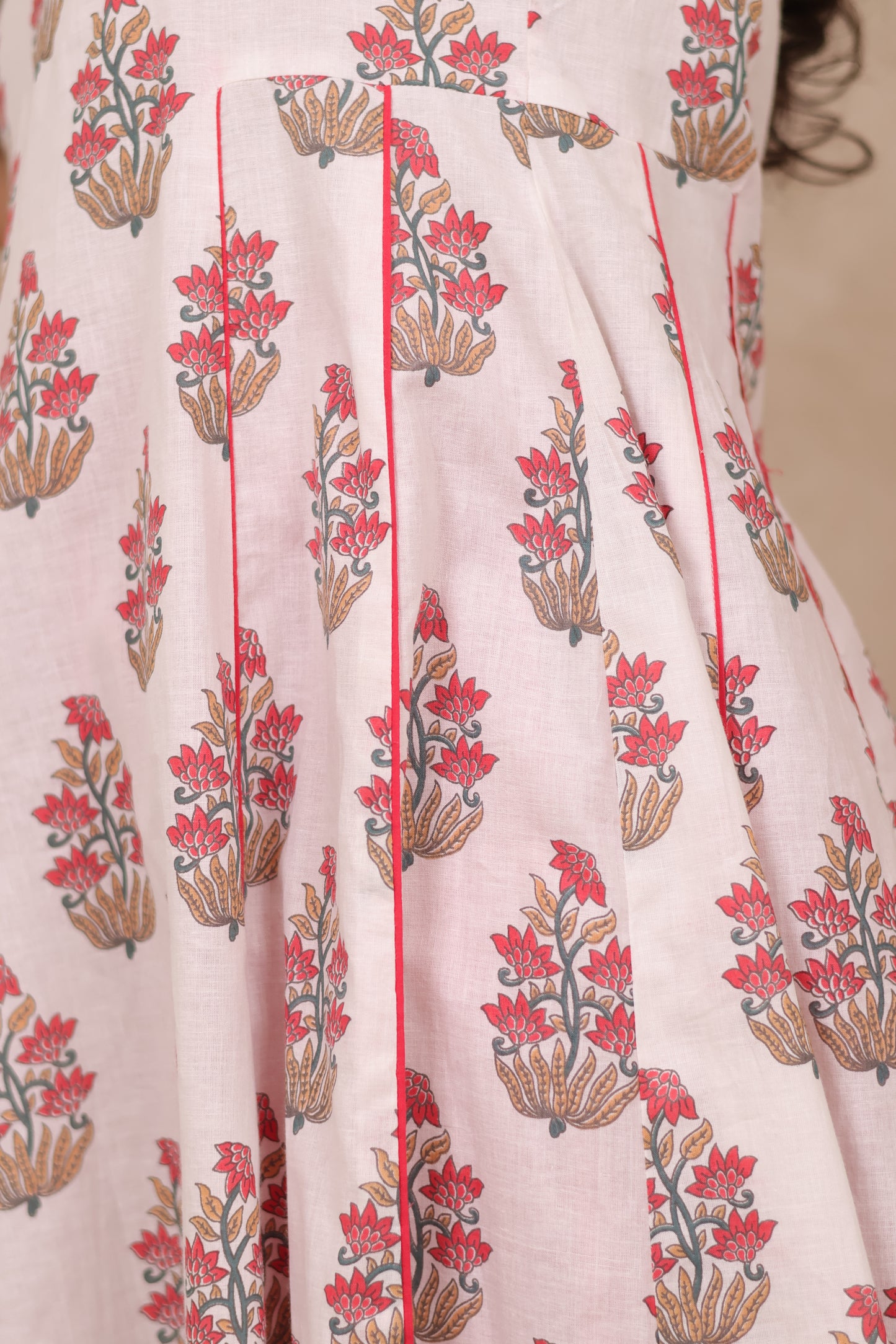 Off White Floral Mul Cotton Kurta with Red Palazzo Set | Looms & Tassels