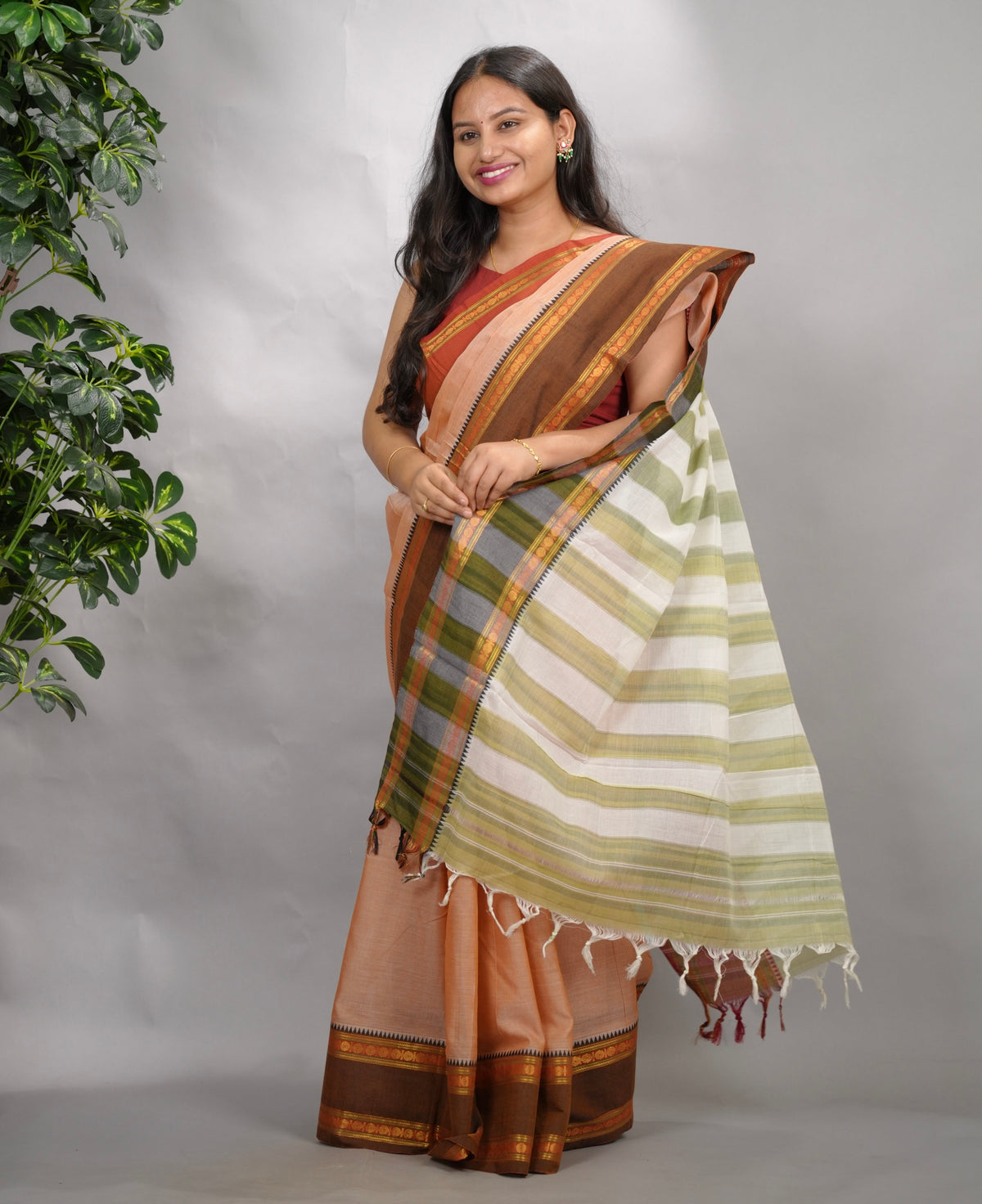 Peach Narayanpet Cotton Saree With Ganga And Jamuna Border | Looms & Tassels